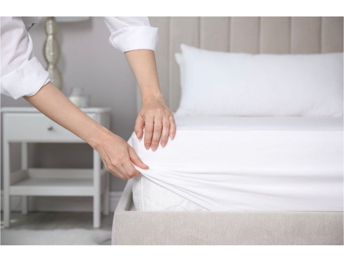 WHITE 180TC FITTED SHEET